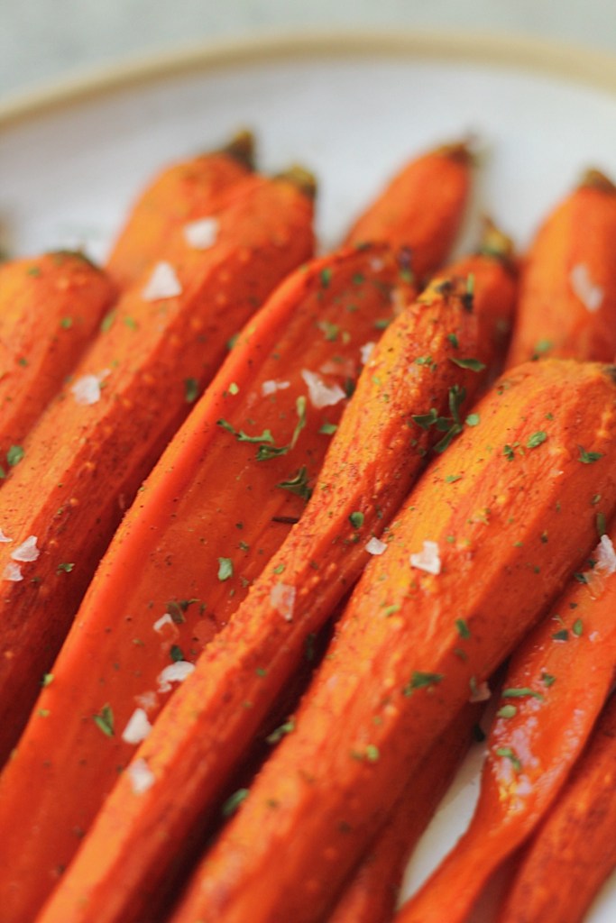 close up maple roasted carrots