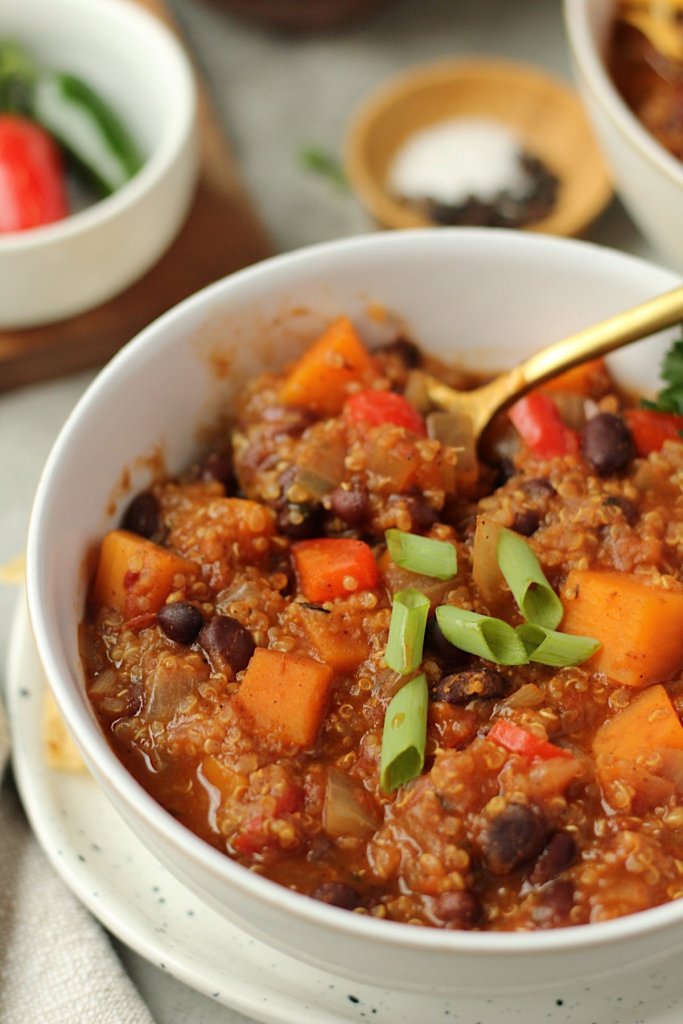 finished vegan sweet potato quinoa chili