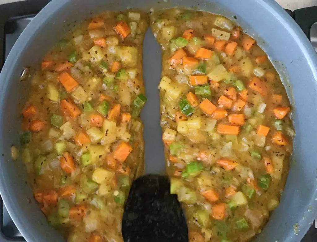 Vegetables in thickened broth for vegan pot pie
