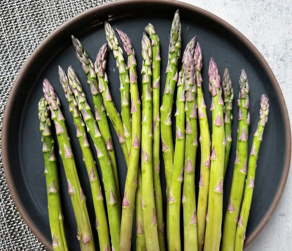 Fresh asparagus on a plate