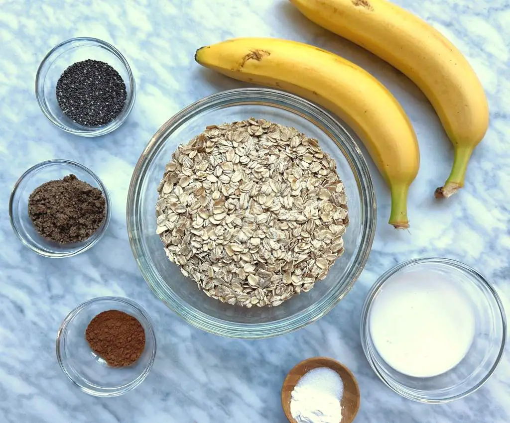 Ingredients to make healthy oatmeal cookies