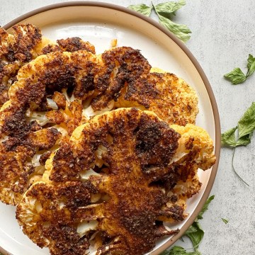 Finished roasted cauliflower steaks