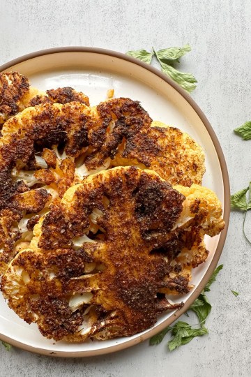 Finished roasted cauliflower steaks