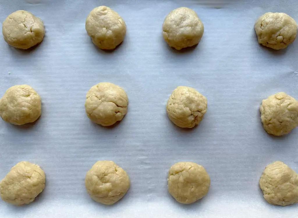 dough balls for raspberry thumbprint cookies