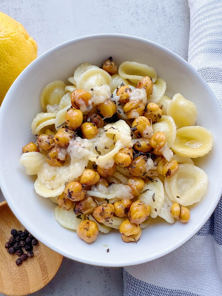 Finished bowl of roasted chickpea pasta