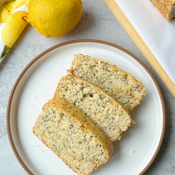 finished vegan lemon poppyseed bread