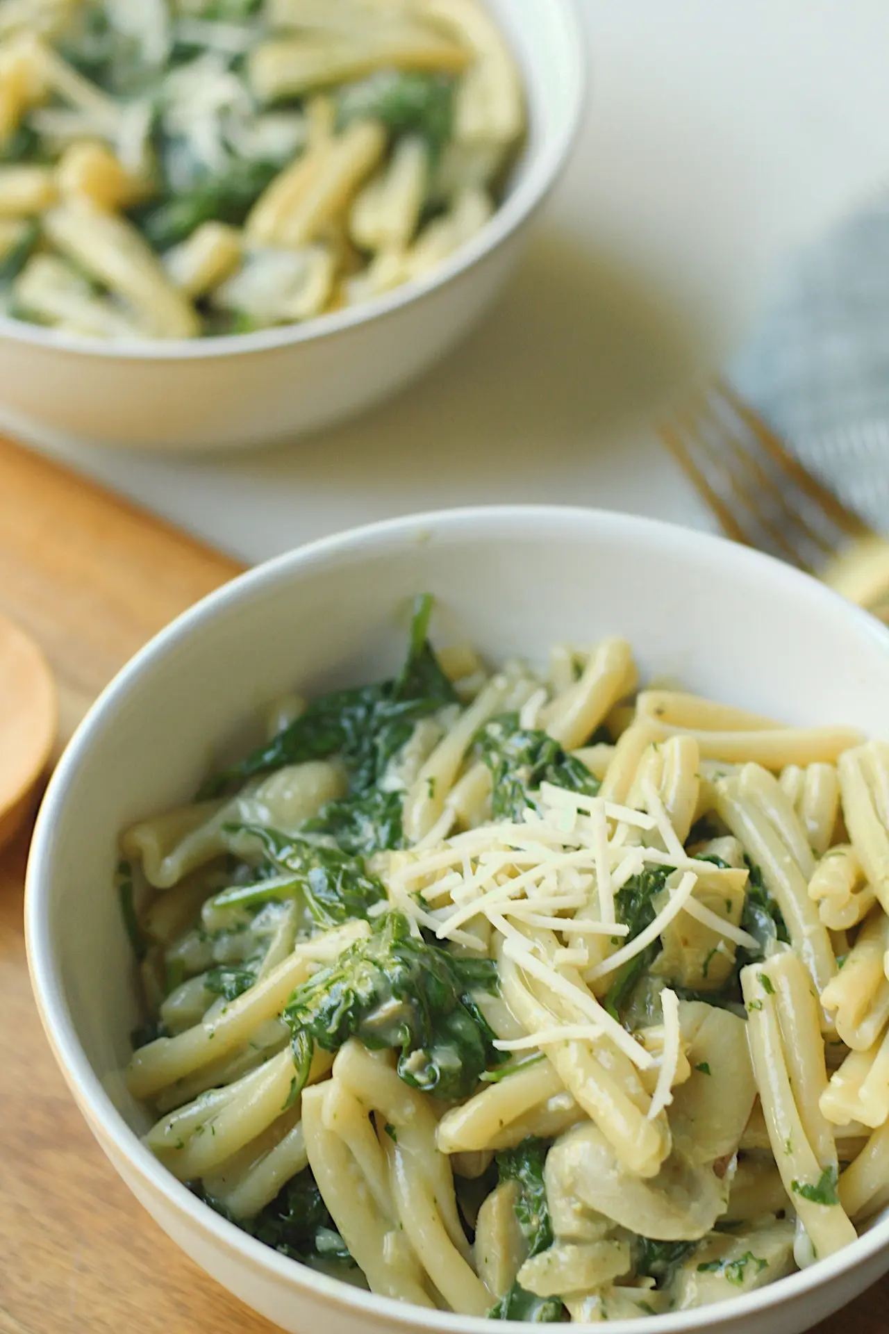creamy vegan spinach artichoke pasta