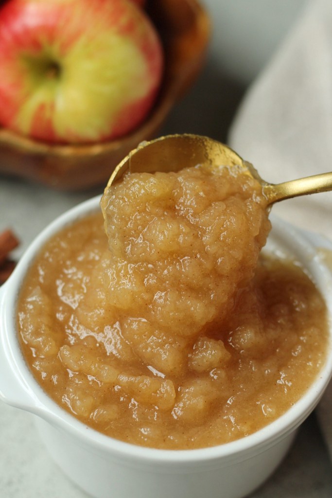 easy crockpot applesauce spoonful