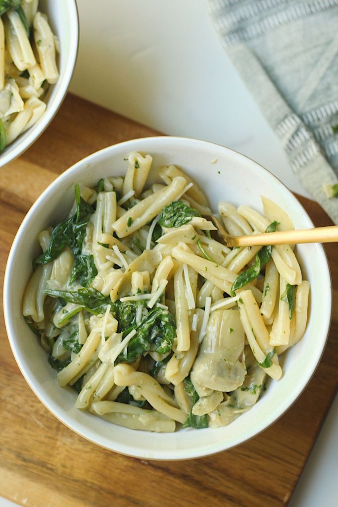creamy vegan spinach artichoke pasta