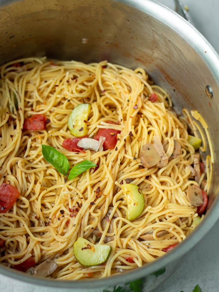 close up finished vegan one pot spaghetti in pot